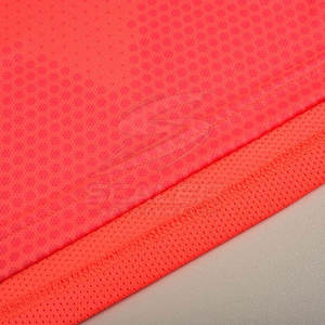 Camisetas y pantalones cortos de fútbol profesionales hechos de material duradero diseñados para máxima comodidad y rendimiento en el campo. - Product Image 5