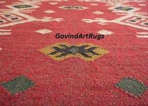 Tapis artisanal Kilim géométrique en laine et acrylique, écologique, tufté à la main, pour salon, rectangulaire, à poils moyens, par Krafterscustom - Product Image 3