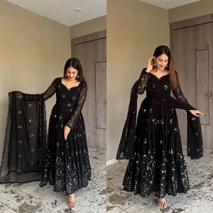 Ensemble de costume Anarkali pour femmes UC1150 Noir Brodé en Georgette Élégant et Stylé - Product Image 6