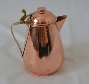 Ensemble de carafes en cuivre pour rafraîchir les boissons estivales, ensemble métallique avec verres, durable, réutilisable, pour la cuisine et la salle à manger. - Product Image 6