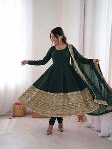 Vestido Anarkali de seda romana con diseño de secuencia de códigos, ideal para fiestas, con falda y dupatta con bordados elaborados, conjunto listo para usar. - Product Image 3