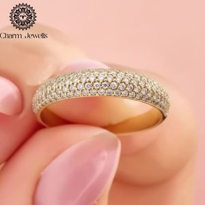 แหวนหมั้นคลาสสิกทรงคุชชั่นประดับเพชรโมอิสซาไนต์ ชุบทองคำ 22k บนตัวเรือนเงิน สำหรับผู้หญิง ยี่ห้อ Charm - Product Image 3