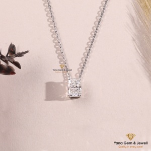 Diamant CVD cultivé en laboratoire, or massif 14 carats, certifié IGI, 3,00 carats, pendentif unisexe taille radiant, style solitaire, couleur E, clarté VVS2 - Product Image 1