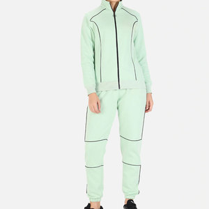 Ensemble de survêtement pour femme, équipement de fitness de qualité, ensemble confortable pour la course et la marche - Product Image 1