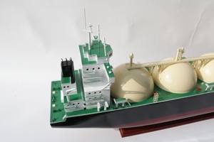 Maqueta de Barco Comercial de Madera Hecha a Mano - Réplica a Escala de Buque Tanque de Carga Oceánica, Decoración de Escritorio de Oficina, Buque Tanque de Gas GNL - Product Image 5