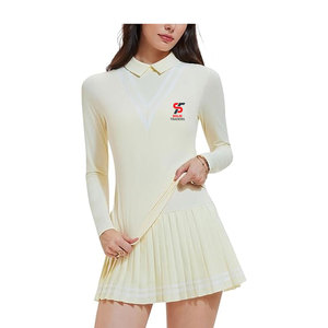 Tenue de tennis chic et résistante pour femme, avec coutures renforcées pour une qualité et un maintien durables - Product Image 1