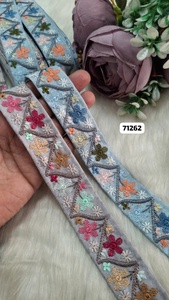 Encaje floral multicolor vibrante de 1.25 pulgadas con bordado y trabajo de hilo de primera calidad para prendas étnicas y diseños de boutique. - Product Image 5