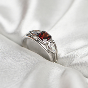 Anillo de Granate en Plata de Ley 925 Chapado en Oro, Corte Cojín, Anillo de Lujo Vintage para Boda, Compromiso o Fiesta - Product Image 1