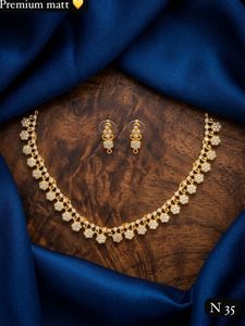 Colección Elegante de Alta Calidad, Juego de Collar y Aretes con Perlas de Imitación y Baño de Oro Kundan, Joyería de Boda para Mujer, Último Diseño - Product Image 3
