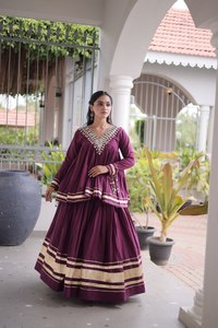 Lehenga Choli de Algodón Kora de Calidad de Exportación con Detalles en Zari, Trabajo de Espejo Real y Falda de 3.5 Metros - Product Image 3
