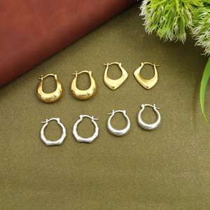 Juego de Aretes de Aro Gruesos en Tono Dorado y Plateado, Estilo Huggie Minimalista Moderno, Joyería de Moda para Mujer - Product Image 1
