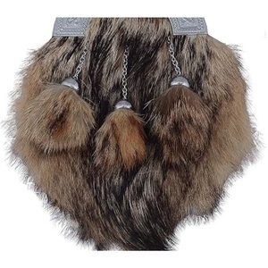 Sporran Escocés Personalizado con Cantle de Plata Celta, Tres Borlas de Piel, Detalles de Cadena y Bolsa con Diseño Tradicional de Kilt de las Tierras Altas - Product Image 2