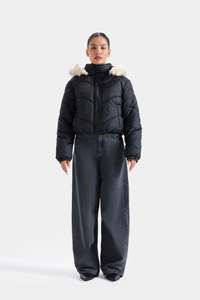 <b>Jacket</b> OEM Womens <b>Waterproof</b> Puffer <b>Jacket</b> Womens <b>Warm</b> Puffer <b>Jacket</b> for Retail 2. Style-Specific Keywords - Product Image 3
