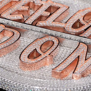 Colgante Personalizado con Símbolo, Plata 925, Redondo, con Incrustaciones de Moissanita VVS, Oro Rosa, Letra en Relieve, Joyería Hip Hop - Product Image 4