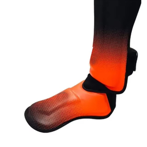 Protège-tibias réglables en cuir noir et orange avec fermeture auto-agrippante pour la boxe, le MMA et le Muay Thai – Équipement de protection unisexe léger - Product Image 5