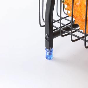 Cestas de frutas de metal con revestimiento negro complementan los electrodomésticos de acero inoxidable para un diseño de cocina coordinado. - Product Image 6