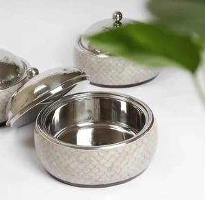 Recipiente para Calentar Comida Tipo Buffet de Acero Inoxidable de Lujo, Dorado y Plateado, con Acento de Flor 3D, con Tapa de Cúpula - Product Image 3