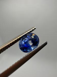 Zafiro Azul Real Natural AAA, Corte Ovalado, 1.25ct, 6.5x5.5x4mm, Facetado, Tratado Térmicamente, con Cambio de Color, Suelto, de Ceilán, para Joyería Personalizada - Product Image 1