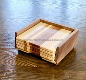 Ensemble de 4 sous-verres en bois massif faits à la main de style classique Tapis et tampons rustiques en noyer et chêne rouge avec support - Product Image 3