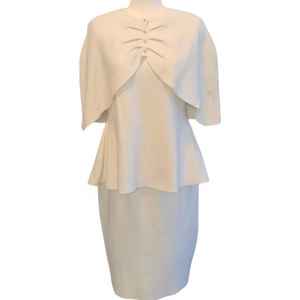 ชุดเซ็ตถักนิตติ้ง 3 ชิ้น สีขาว สำหรับผู้หญิง แบรนด์ Jack and Jill ประกอบด้วยกระโปรงสูทสุดหรู พร้อมเสื้อคลุม เหมาะสำหรับงานพิธีการ งานโบสถ์ หรือโอกาสพิเศษ  ชุดแฟชั่นสไตล์บูติก - Product Image 1