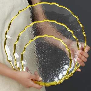 Assiettes de présentation modernes et simples en verre, argentées, style occidental, avec bordure dorée irrégulière et dentelle, pour steak, idéales pour la décoration de fêtes et d'hôtels. - Product Image 4