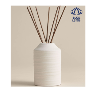 Bâtonnets diffuseurs en rotin naturel Albert Tran, bleu lotus, faits à la main, sans plomb, écologiques et réutilisables – Meilleures ventes - Product Image 1