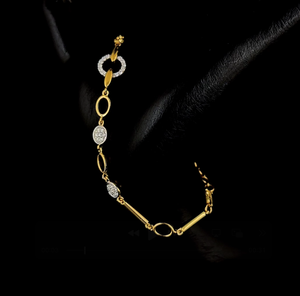 Bracelet élégant à maillons ovales sertis de diamants – Bijou en or jaune avec diamants taille ronde pour femme - Product Image 2