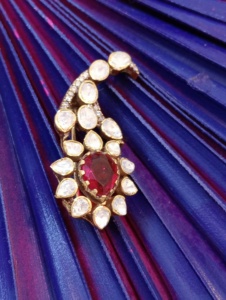 Broche vintage en or 18 carats avec rubis et diamants taille poire sertis griffe, style goutte d'eau, bijoux fins pour femme, accent de mariage - Product Image 3