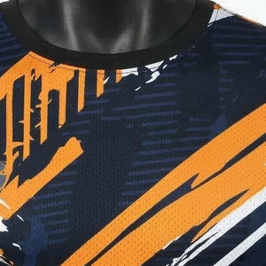 Camiseta de Manga Corta con Cuello Redondo y Estampado Geométrico Azul Marino y Naranja para Hombre, de Secado Rápido, Tejido Deportivo, Corte Regular - Product Image 5