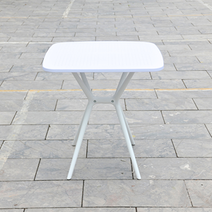 Mesa de Bistro Cuadrada Blanca de Polietileno para Exteriores con Diseño Minimalista, Duradera e Impermeable, 1 Año de Garantía - Product Image 2