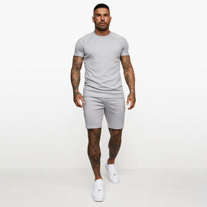 Nouvel ensemble sportif d'été tendance pour hommes – T-shirt à manches courtes et short décontractés, personnalisable avec logo - Product Image 1