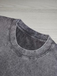 เสื้อยืดวินเทจลายฟอกสีขายส่งสำหรับผู้ชาย ผ้าฝ้าย 100% สวมใส่สบาย เสื้อยืดวินเทจลายฟอกสีแบบเรียบ ทรงโอเวอร์ไซส์ คอกลม แขนสั้น - Product Image 6