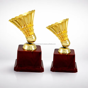 Trophée élégant en métal pour badminton, finition plaquée or moulée, pour compétition sportive, récompense, événement scolaire ou universitaire - Product Image 1