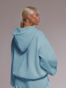 Sweat-shirt à capuche en molleton bleu clair surdimensionné pour femme avec logo frontal, épaules tombantes, manches longues, couleur unie, vêtement d'automne ODM - Product Image 3