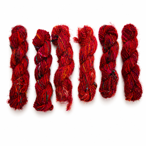 Hilo de Seda Sari Ecológico de Color Rojo Primario, Hecho a Mano con Fibra Reciclada para Tejer a Mano, Crochet, Manualidades y DIY - Product Image 1
