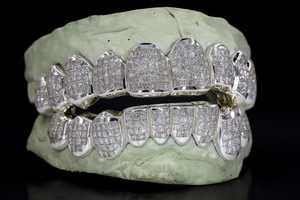 Grillz Dentales de Plata 925 con Corte Princesa, Escaneo Dental 3D, Proceso Rápido, Personalizados, Invisibles, con Incrustaciones de Diamantes VVS Cultivados en Laboratorio, Venta al por Mayor - Product Image 2