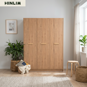 Armario Moderno Escandinavo de 3 Puertas con Tablero Laminado, Tiradores de Madera, Puertas Abatibles de Panel Plano, 4 Estantes, Gran Capacidad de Almacenamiento - Product Image 6