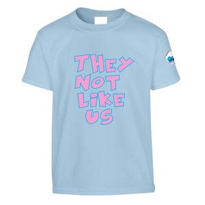 T-shirt bleu clair à manches courtes et col rond avec imprimé graphique rose, vêtement décontracté pour tous les jours, streetwear confortable - Product Image 1