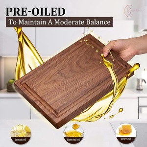 Planche à découper en bois épais avec finition soignée, idéale pour les chefs professionnels et l'utilisation à la maison - Product Image 5