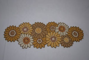 ZARIMOO - Mantel Individual Rectangular Hecho a Mano con Cuentas de Vidrio y Diseño de Mosaico Rosa, de Uttar Pradesh - Product Image 6