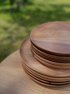 Assiette de service élégante en bois naturel, classique, durable, faite à la main, compatible lave-vaisselle, pour les fêtes - Product Image 4