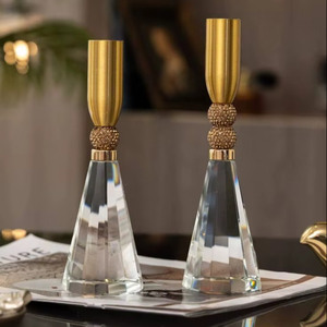 Porte-bougie artisanal en laiton massif pour la décoration de la maison, support de bougie conique en métal vintage de luxe, élégant centre de table pour mariage - Product Image 1