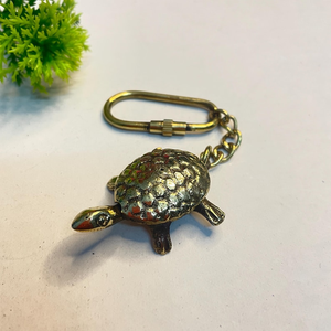 Porte-clés vintage en laiton tortue marine, accessoire de collection nautique, cadeau océanique - Product Image 1