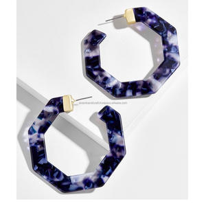 Boucles d'oreilles en résine de couleur personnalisées luxueuses fabriquées à la main pour femmes accessoires de mode hautement polis de haute qualité d'Inde - Product Image 2