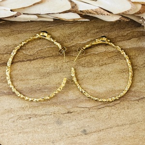 Dernières tendances : Boucles d'oreilles créoles texturées style bohème en laiton, plaqué or 18 carats, design géométrique minimaliste pour femmes, vente en gros/OEM/ODM - Product Image 1