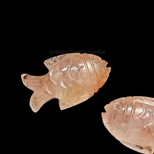 Pendentif en pierre naturelle de quartz de feu sculpté à la main en forme de poisson Koi de 25 mm, prix de gros pour la fabrication de bijoux en vrac - Product Image 3