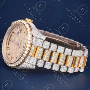 Reloj mecánico artesanal de acero inoxidable con lectura analógica, movimiento automático, diamantes moissanita de corte redondo, claridad VS VVS EF - Product Image 6