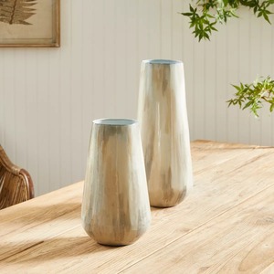 Vase de sol en métal fait main contemporain, silhouette emblématique, 39 cm de hauteur, finition argentée avec accents marron - Product Image 5