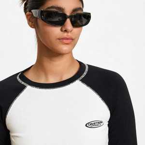 T-shirt d'été décontracté pour femme, noir et blanc uni, à manches raglan courtes, en coton respirant, coupe ample, col rond, avec logo - Product Image 4