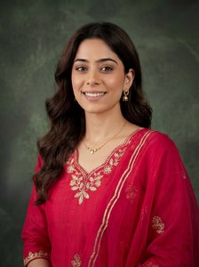 Conjunto de 3 Piezas de Kurta, Pantalón y Dupatta de Chifón Tejido Premium para Mujer |   Ropa Étnica India Lista para Usar, Completamente Cosida, con Patrón Sólido - Product Image 3